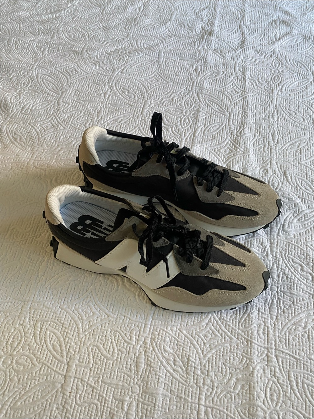New Balance Men's Black and Tan Wave Runner Sneakers